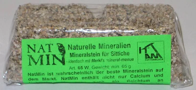NatMin - ehemals Merkels Mineralmenü  Mineralstein für Wellensittiche mit Aluhalter 65g