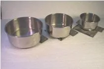 Kiefer-Edelstahlnapf mit Bodenhalterung